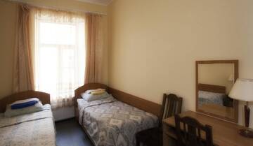 Двухместный номер эконом-класса с 2 отдельными кроватями и общей ванной комнатой в Гостинице Инжэкон